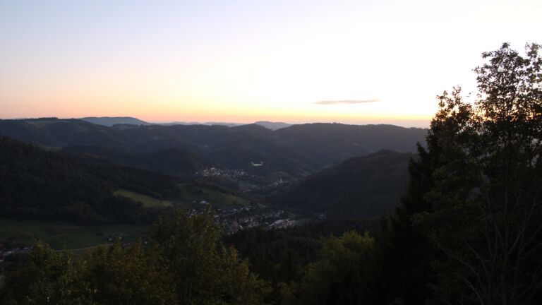 Dieses Bild zeigt eine Webcam-Aufnahme vom Achertal, aufgenommen am Freitag, den 25.09.2026 um 19:40 Uhr. Die Temperatur betrug 18°C.