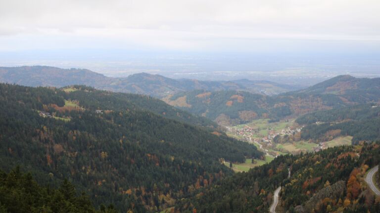 Dieses Bild zeigt eine Webcam-Aufnahme vom Achertal, aufgenommen am Dienstag, den 28.10.2025 um 09:40 Uhr. Die Temperatur betrug 4.6°C.