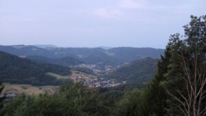 Dieses Bild zeigt eine Webcam-Aufnahme vom Achertal, aufgenommen am Dienstag, den 04.08.2026 um 05:50 Uhr. Die Temperatur betrug 23.1°C.