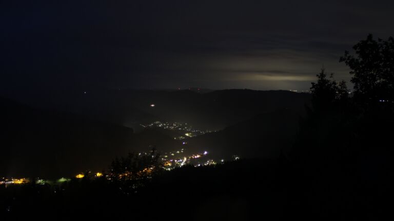 Dieses Bild zeigt eine Webcam-Aufnahme vom Achertal, aufgenommen am Sonntag, den 13.09.2026 um 20:40 Uhr. Die Temperatur betrug 12.7°C.