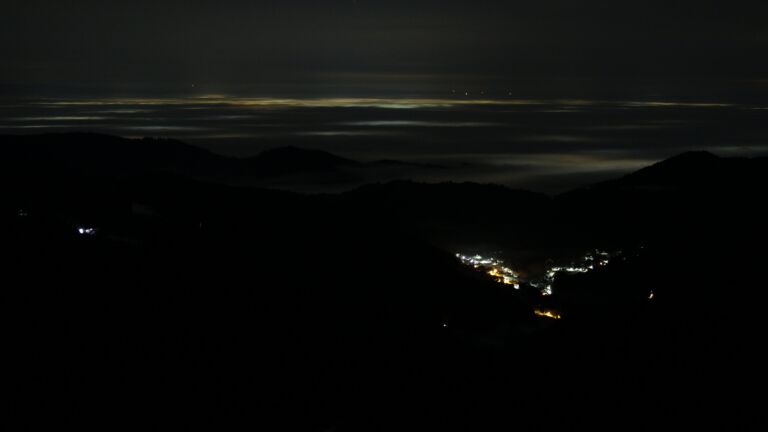 Dieses Bild zeigt eine Webcam-Aufnahme vom Achertal, aufgenommen am Mittwoch, den 21.01.2026 um 04:50 Uhr. Die Temperatur betrug 6.4°C.