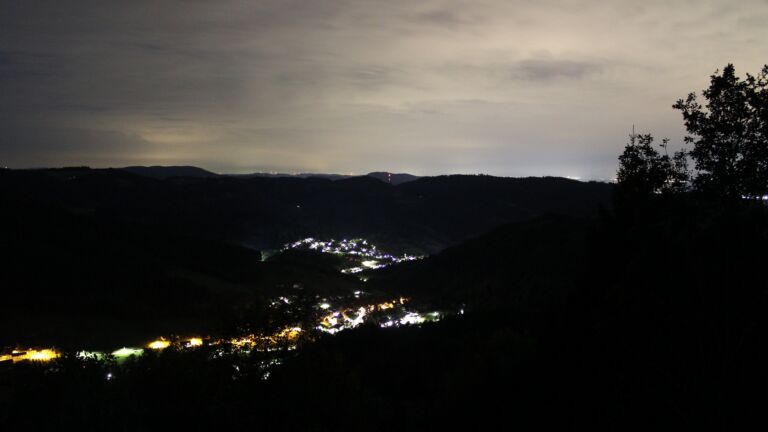 Dieses Bild zeigt eine Webcam-Aufnahme vom Achertal, aufgenommen am Montag, den 07.09.2026 um 03:30 Uhr. Die Temperatur betrug 21.6°C.