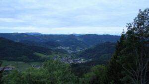 Dieses Bild zeigt eine Webcam-Aufnahme vom Achertal, aufgenommen am Dienstag, den 19.05.2026 um 21:20 Uhr. Die Temperatur betrug 12.5°C.