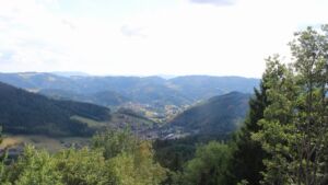 Dieses Bild zeigt eine Webcam-Aufnahme vom Achertal, aufgenommen am Samstag, den 22.08.2026 um 16:20 Uhr. Die Temperatur betrug 19.7°C.
