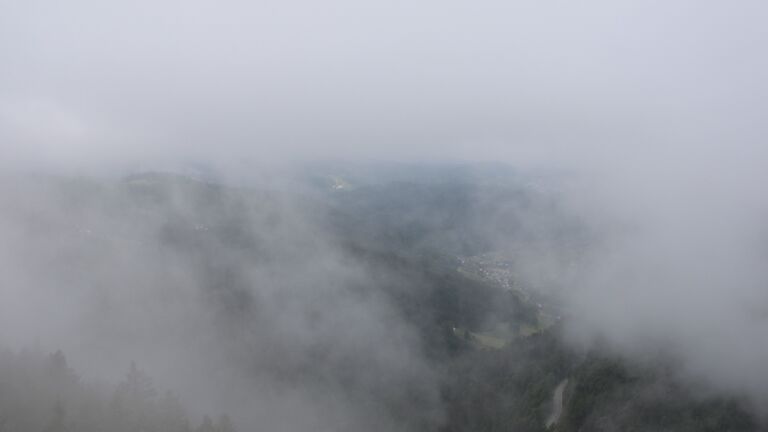Dieses Bild zeigt eine Webcam-Aufnahme vom Achertal, aufgenommen am Montag, den 26.05.2025 um 08:40 Uhr. Die Temperatur betrug 6.6°C.
