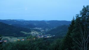 Dieses Bild zeigt eine Webcam-Aufnahme vom Achertal, aufgenommen am Dienstag, den 02.06.2026 um 04:50 Uhr. Die Temperatur betrug 16.1°C.