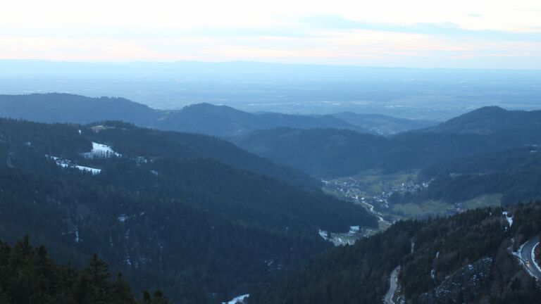 Dieses Bild zeigt eine Webcam-Aufnahme vom Achertal, aufgenommen am Donnerstag, den 15.01.2026 um 17:10 Uhr. Die Temperatur betrug 5.1°C.