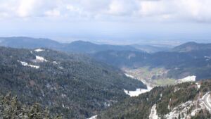 Dieses Bild zeigt eine Webcam-Aufnahme vom Achertal, aufgenommen am Sonntag, den 29.03.2026 um 13:30 Uhr. Die Temperatur betrug 3.1°C.