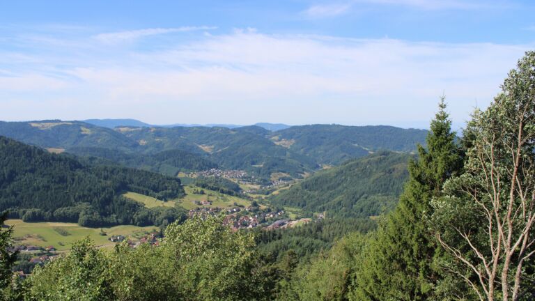 Dieses Bild zeigt eine Webcam-Aufnahme vom Achertal, aufgenommen am Montag, den 13.07.2026 um 10:30 Uhr. Die Temperatur betrug 24.8°C.