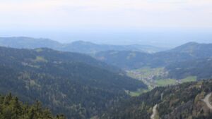 Dieses Bild zeigt eine Webcam-Aufnahme vom Achertal, aufgenommen am Samstag, den 18.04.2026 um 15:50 Uhr. Die Temperatur betrug 15.6°C.