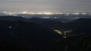 Dieses Bild zeigt eine Webcam-Aufnahme vom Achertal, aufgenommen am Montag, den 27.04.2026 um 02:00 Uhr. Die Temperatur betrug 9°C.