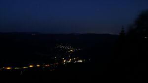 Dieses Bild zeigt eine Webcam-Aufnahme vom Achertal, aufgenommen am Donnerstag, den 25.06.2026 um 04:00 Uhr. Die Temperatur betrug 25.8°C.