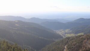 Dieses Bild zeigt eine Webcam-Aufnahme vom Achertal, aufgenommen am Sonntag, den 01.03.2026 um 16:50 Uhr. Die Temperatur betrug 7.7°C.