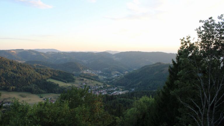 Dieses Bild zeigt eine Webcam-Aufnahme vom Achertal, aufgenommen am Mittwoch, den 19.08.2026 um 20:10 Uhr. Die Temperatur betrug 26.4°C.
