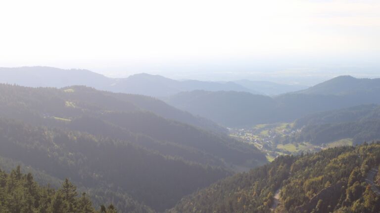 Dieses Bild zeigt eine Webcam-Aufnahme vom Achertal, aufgenommen am Samstag, den 20.09.2025 um 18:00 Uhr. Die Temperatur betrug 22.4°C.