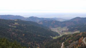 Dieses Bild zeigt eine Webcam-Aufnahme vom Achertal, aufgenommen am Freitag, den 31.10.2025 um 14:40 Uhr. Die Temperatur betrug 10.7°C.