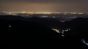 Dieses Bild zeigt eine Webcam-Aufnahme vom Achertal, aufgenommen am Sonntag, den 22.03.2026 um 22:30 Uhr. Die Temperatur betrug 5.1°C.