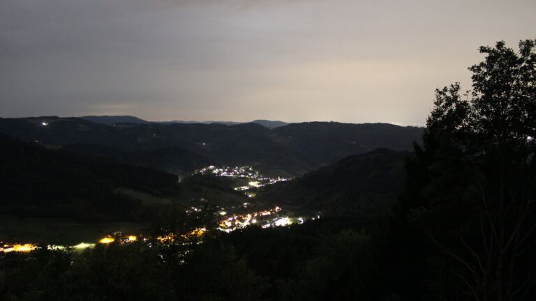 Dieses Bild zeigt eine Webcam-Aufnahme vom Achertal, aufgenommen am Donnerstag, den 01.10.2026 um 05:50 Uhr. Die Temperatur betrug 18.6°C.