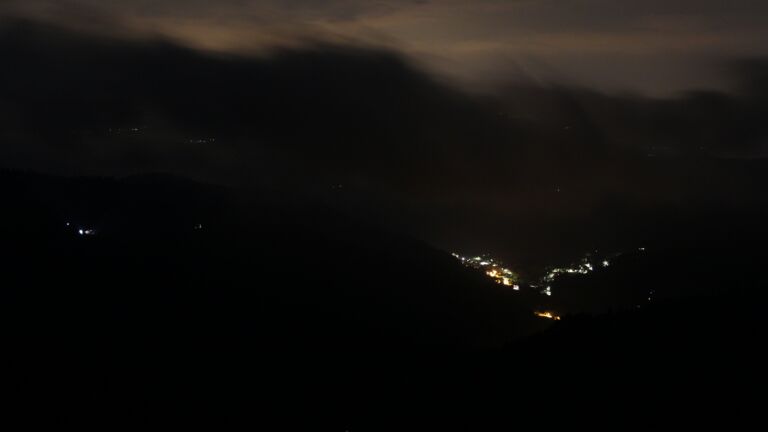 Dieses Bild zeigt eine Webcam-Aufnahme vom Achertal, aufgenommen am Freitag, den 22.08.2025 um 00:00 Uhr. Die Temperatur betrug 13.2°C.