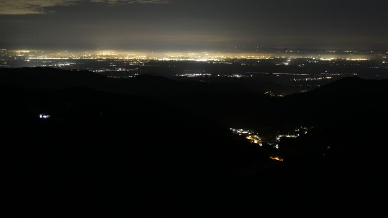 Dieses Bild zeigt eine Webcam-Aufnahme vom Achertal, aufgenommen am Mittwoch, den 19.11.2025 um 03:00 Uhr. Die Temperatur betrug -3.9°C.