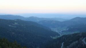 Dieses Bild zeigt eine Webcam-Aufnahme vom Achertal, aufgenommen am Mittwoch, den 08.04.2026 um 07:00 Uhr. Die Temperatur betrug 8.4°C.