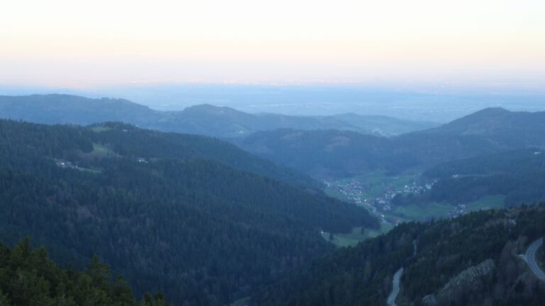 Dieses Bild zeigt eine Webcam-Aufnahme vom Achertal, aufgenommen am Mittwoch, den 08.04.2026 um 07:00 Uhr. Die Temperatur betrug 8.4°C.