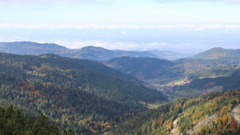 Dieses Bild zeigt eine Webcam-Aufnahme vom Achertal, aufgenommen am Donnerstag, den 16.10.2025 um 12:20 Uhr. Die Temperatur betrug 10.1°C.