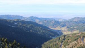 Dieses Bild zeigt eine Webcam-Aufnahme vom Achertal, aufgenommen am Dienstag, den 02.12.2025 um 11:10 Uhr. Die Temperatur betrug 5.4°C.