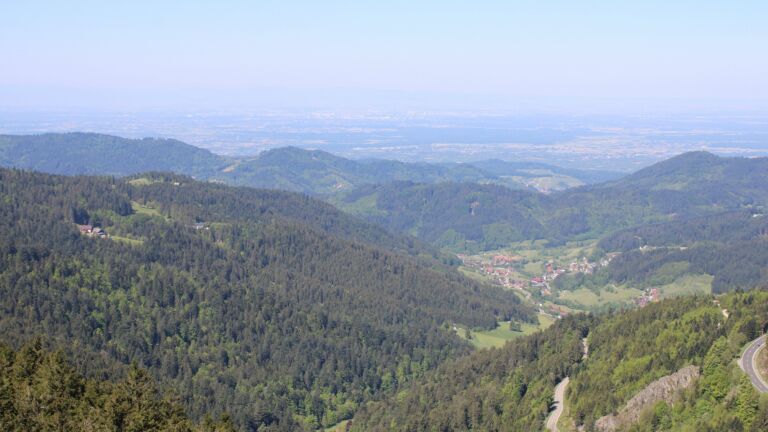 Dieses Bild zeigt eine Webcam-Aufnahme vom Achertal, aufgenommen am Samstag, den 10.05.2025 um 11:10 Uhr. Die Temperatur betrug 10.6°C.