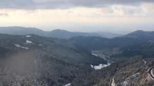 Dieses Bild zeigt eine Webcam-Aufnahme vom Achertal, aufgenommen am Freitag, den 21.11.2025 um 15:30 Uhr. Die Temperatur betrug -5.7°C.