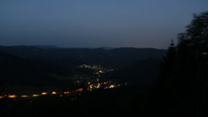 Dieses Bild zeigt eine Webcam-Aufnahme vom Achertal, aufgenommen am Montag, den 25.05.2026 um 04:30 Uhr. Die Temperatur betrug 20.1°C.