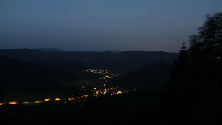 Dieses Bild zeigt eine Webcam-Aufnahme vom Achertal, aufgenommen am Montag, den 25.05.2026 um 04:30 Uhr. Die Temperatur betrug 20.1°C.
