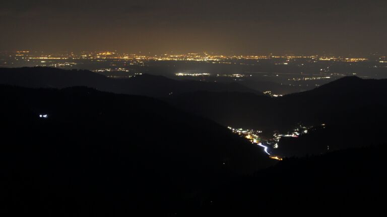 Dieses Bild zeigt eine Webcam-Aufnahme vom Achertal, aufgenommen am Mittwoch, den 18.03.2026 um 21:30 Uhr. Die Temperatur betrug 3.7°C.