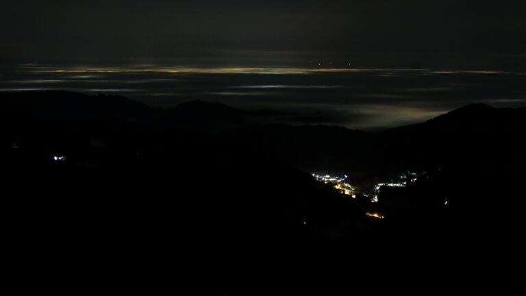 Dieses Bild zeigt eine Webcam-Aufnahme vom Achertal, aufgenommen am Mittwoch, den 21.01.2026 um 04:40 Uhr. Die Temperatur betrug 6.3°C.