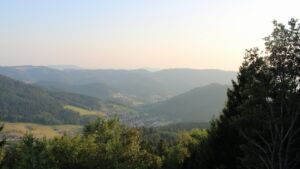 Dieses Bild zeigt eine Webcam-Aufnahme vom Achertal, aufgenommen am Donnerstag, den 30.07.2026 um 20:00 Uhr. Die Temperatur betrug 27.2°C.