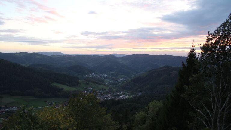 Dieses Bild zeigt eine Webcam-Aufnahme vom Achertal, aufgenommen am Donnerstag, den 22.10.2026 um 18:30 Uhr. Die Temperatur betrug 7.9°C.