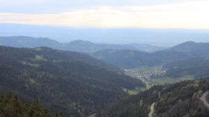 Dieses Bild zeigt eine Webcam-Aufnahme vom Achertal, aufgenommen am Dienstag, den 22.04.2025 um 19:10 Uhr. Die Temperatur betrug 10.6°C.