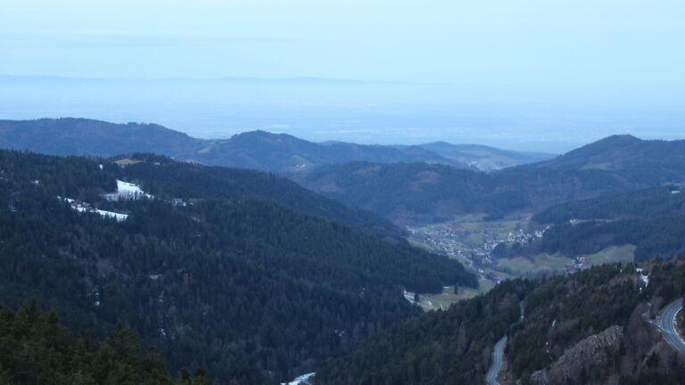 Dieses Bild zeigt eine Webcam-Aufnahme vom Achertal, aufgenommen am Samstag, den 17.01.2026 um 08:10 Uhr. Die Temperatur betrug 6.9°C.