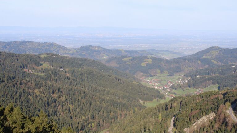 Dieses Bild zeigt eine Webcam-Aufnahme vom Achertal, aufgenommen am Freitag, den 17.04.2026 um 08:40 Uhr. Die Temperatur betrug 12.9°C.