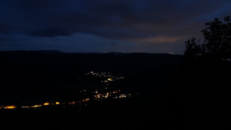 Dieses Bild zeigt eine Webcam-Aufnahme vom Achertal, aufgenommen am Donnerstag, den 20.08.2026 um 05:30 Uhr. Die Temperatur betrug 17.1°C.