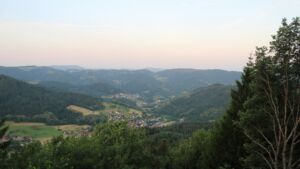 Dieses Bild zeigt eine Webcam-Aufnahme vom Achertal, aufgenommen am Freitag, den 26.06.2026 um 05:50 Uhr. Die Temperatur betrug 27.3°C.