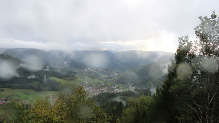 Dieses Bild zeigt eine Webcam-Aufnahme vom Achertal, aufgenommen am Sonntag, den 25.10.2026 um 15:20 Uhr. Die Temperatur betrug 5.9°C.