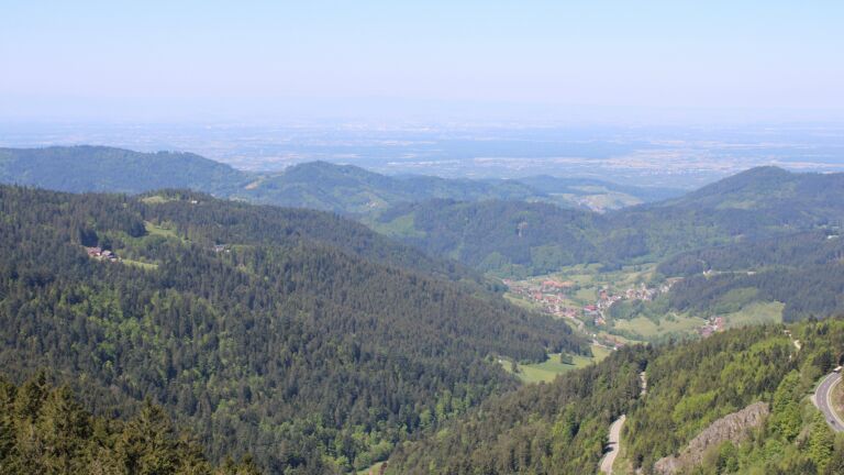 Dieses Bild zeigt eine Webcam-Aufnahme vom Achertal, aufgenommen am Samstag, den 10.05.2025 um 11:40 Uhr. Die Temperatur betrug 10.8°C.