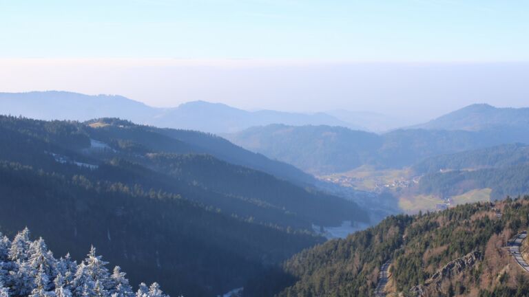 Dieses Bild zeigt eine Webcam-Aufnahme vom Achertal, aufgenommen am Freitag, den 26.12.2025 um 13:30 Uhr. Die Temperatur betrug 1.4°C.