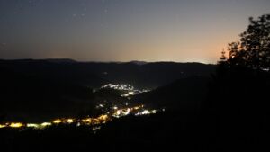 Dieses Bild zeigt eine Webcam-Aufnahme vom Achertal, aufgenommen am Donnerstag, den 28.05.2026 um 03:30 Uhr. Die Temperatur betrug 17.1°C.