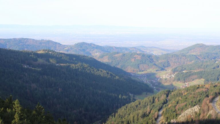 Dieses Bild zeigt eine Webcam-Aufnahme vom Achertal, aufgenommen am Donnerstag, den 13.11.2025 um 09:30 Uhr. Die Temperatur betrug 14.9°C.