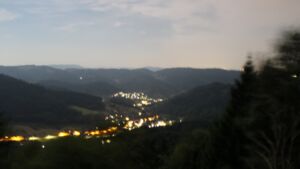 Dieses Bild zeigt eine Webcam-Aufnahme vom Achertal, aufgenommen am Sonntag, den 02.08.2026 um 04:00 Uhr. Die Temperatur betrug 19.1°C.
