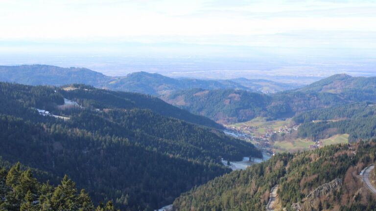 Dieses Bild zeigt eine Webcam-Aufnahme vom Achertal, aufgenommen am Mittwoch, den 19.11.2025 um 12:40 Uhr. Die Temperatur betrug 0.1°C.