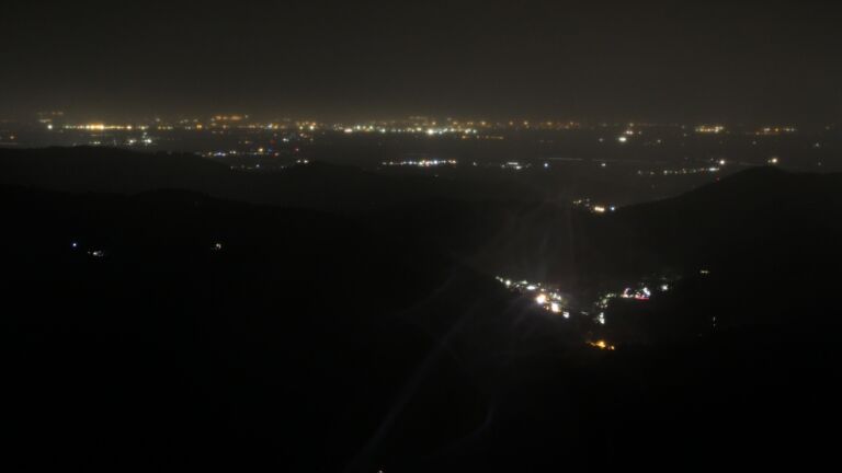 Dieses Bild zeigt eine Webcam-Aufnahme vom Achertal, aufgenommen am Samstag, den 24.05.2025 um 23:20 Uhr. Die Temperatur betrug 5.9°C.