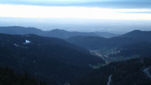 Dieses Bild zeigt eine Webcam-Aufnahme vom Achertal, aufgenommen am Samstag, den 04.04.2026 um 20:30 Uhr. Die Temperatur betrug 7.7°C.